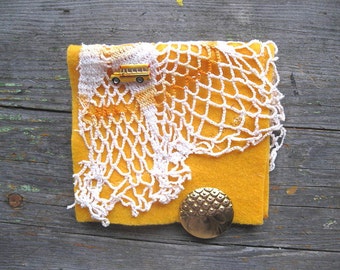 VINTAGE LiNEN KEEPSAKE POUCH with School Bus