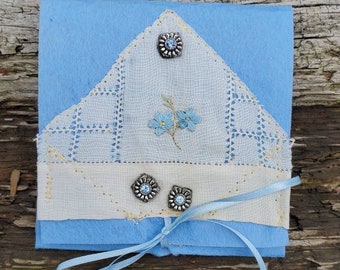 VINTAGE LiNEN KEEPSAKE POUCH with blue flowers