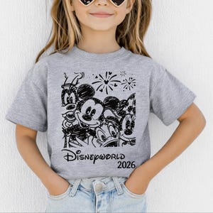 Retro Disneyworld 2026 Shirt, Retro Walt Disney Shirt, Disneyworld Matching Shirt, Disney Vacation Matching Shirt, Mickey And Friends Shirt. imagem 9