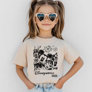 Retro Disneyworld 2026 Shirt, Retro Walt Disney Shirt, Disneyworld Matching Shirt, Disney Vacation Matching Shirt, Mickey And Friends Shirt. imagem 1