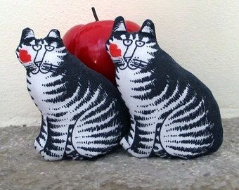 A pair of two CATNIP Toys 4.5 x 3 Inches KLIBAN Fabric - Strong ORGANICALLY Grown Catnip