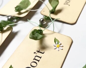 Don't you think daisies are the friendliest flower flash card garland - Spring decor - flower garden gift