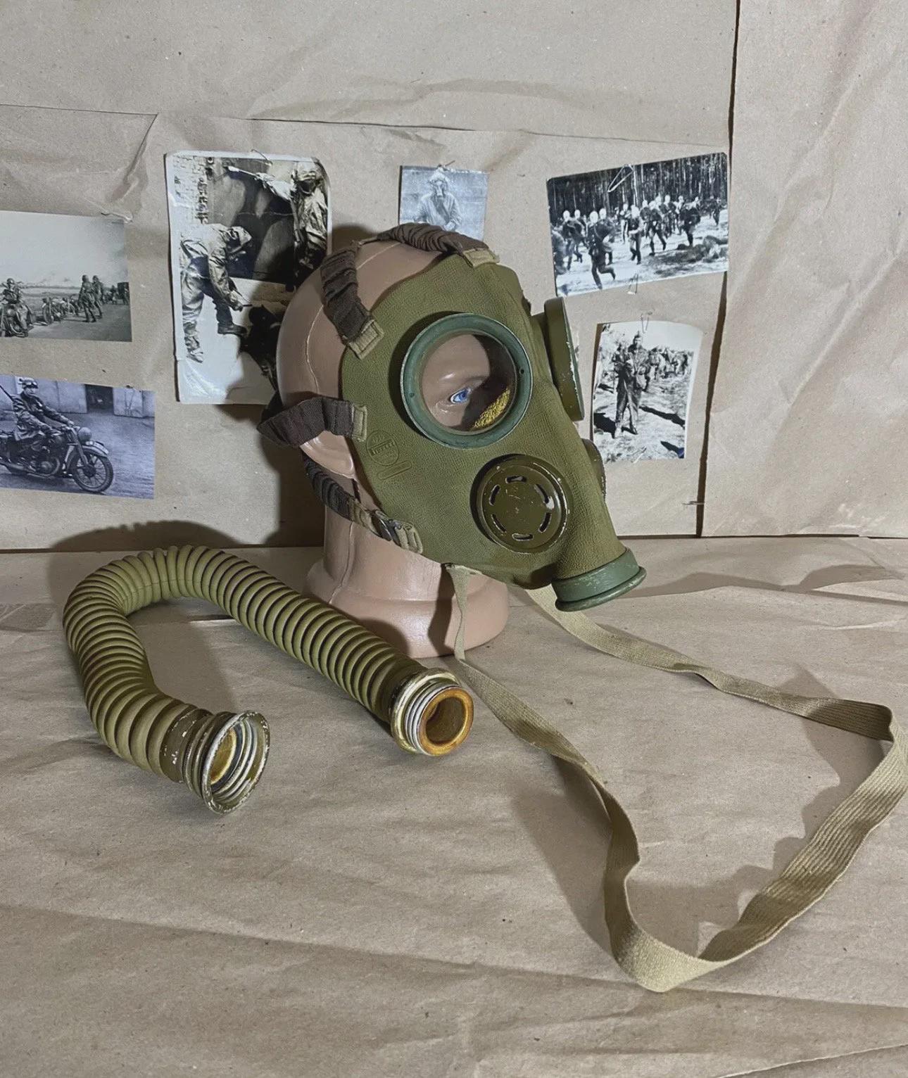 く*み様 実物　AVON FM12 ガスマスク　バラクバラ　フィルター付き Gas Mask Avon FM12 Rubber Sizes 1, 2, 3 Available Respirator Only