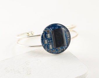 Recycled Circuit Board Bracelet Blue, Circuit Board Jewelry, Geeky Cuff Bracelet, Woman Engineer, Technology Gift for Her, Techie Jewelry