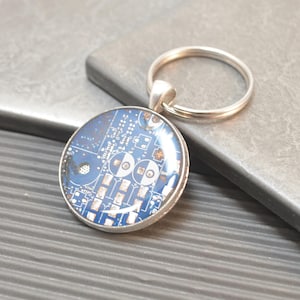 Llavero de placa de circuito azul, regalo de ingeniero informático, regalo único de inauguración de la casa de ingeniero de software, regalo de nueva oficina para científico