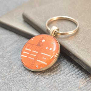 Llavero naranja con circuito impreso, regalo de tecnología informática, estilo industrial chic, regalo de inauguración de la casa para ingenieros eléctricos.
