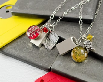 Collana con circuito stampato e chiavetta USB, collana con archiviazione dati, programmatore di computer, appassionato di computer, collana robot, regalo per lei