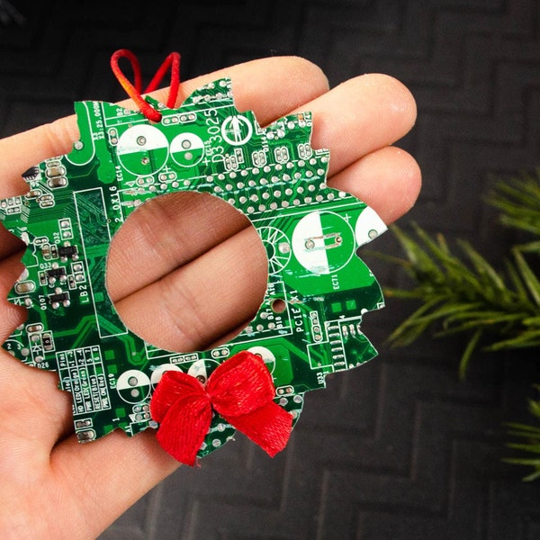 Circuit Board Wreath Ornament, Geeky Christmas Ornament, Holiday Geek Decor, Computer Programmer Gift, Computer Science Ornament