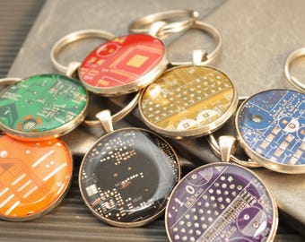 ELIGE EL COLOR Llavero con placa de circuito de computadora, llavero para computadora, regalo para geeks, regalo de tecnología portátil, regalo para ingenieros, ingeniero eléctrico