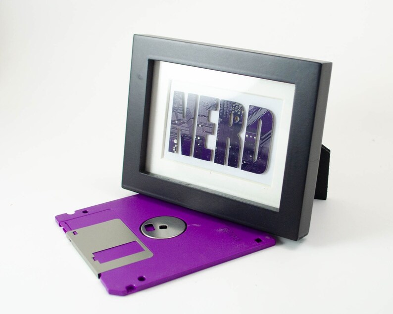 Mini-NERD-Schaltkreisplatinen-Kunstwerk im Rahmen, Individuelle Kunst aus recycelten Motherboards, Nerd-Regaldeko, Geschenk fürs Wissenschaftsbüro, STEM-Kunst, Technologie-Geschenk Bild 4