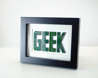 Arte de placa de circuito GEEK - Mini arte de computadora enmarcado - Pieza de arte de placa base reciclada - Regalo para ingeniero informático