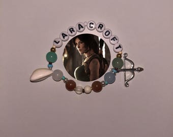 Collier Tomb Raider - Pendentif Lara Croft En Métal, Chaîne 55+5 Cm, Accessoire Cosplay Et Fan
