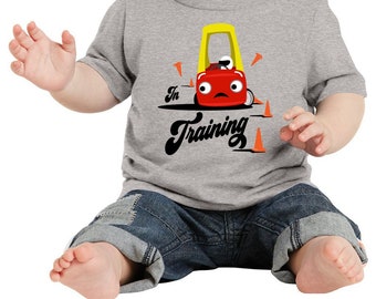 Fahrer im Training Kleinkind-T-Shirt, süßes Jungen-Shirt, süßes Mädchen-Shirt, lustiges Kleinkind-T-Shirt