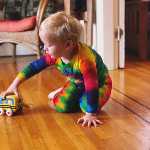 VERKAUF! Regenbogen Pj Set - Batik-Pyjama für Kinder - Baby Jammies