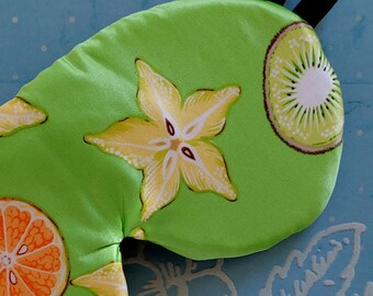Antifaz de seda de lujo totalmente ajustable con forma de carambola y kiwi.