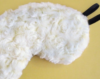 Máscara de ojos de plátano y crema como se ve en 9to5chic.com y Cosmopolitain.com disponible en acolchado de lujo o básico y su elección de respaldo