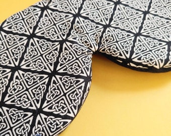 Máscara de ojos celta negra con acolchado de lujo o básico y totalmente ajustable