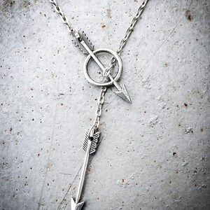 Double Arrow Circle Archer Lariat Necklace, Bow Quiver image 2