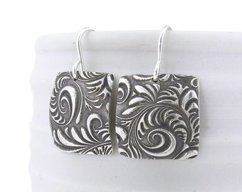 Pendientes cuadrados de plata texturizada, pendientes de plata únicos, pendientes colgantes, regalo bohemio para mujer, joyería geométrica por menos de 50 - Unique Petites