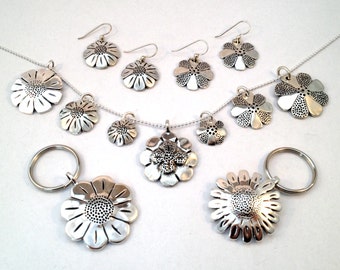 Gänseblümchen & Blumen Anhänger, Schlüsselanhänger oder Ohrringe aus Vintage US Münzen