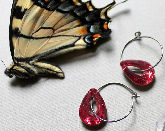 Aphrodite // rose pink crystal teardrop earrings - beautiful!