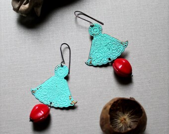 One Trick Pony // southwestern turquoise fan and red glass earrings