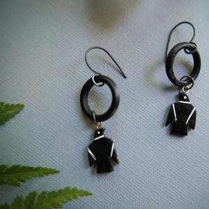 Magpie // black bird earrings