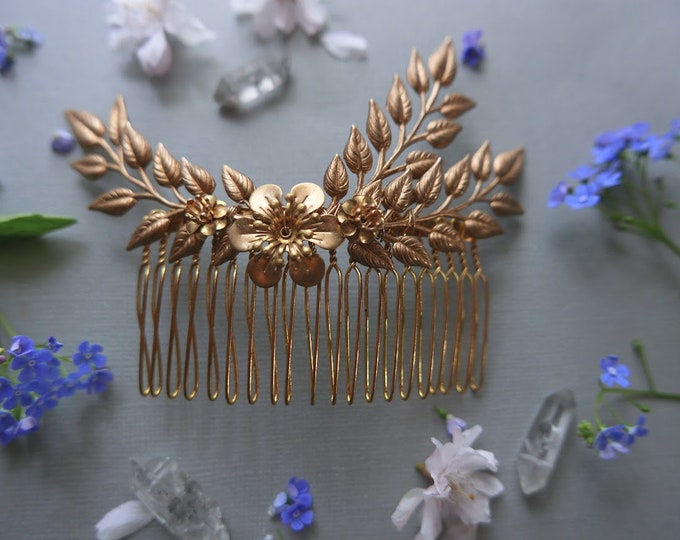 In Bloom // golden myrtle leaf hair comb