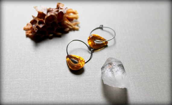 Honey // Vintage Yellow Glass Crystal Earrings - so Pretty