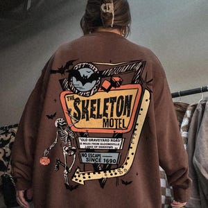 Skeleton Motel Sweatshirt Trendy Vintage Halloween Crewneck Retro Halloween 90s Haunted Mansion Funny Halloween Hoodie Cult Classic Horror