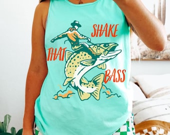 Koszulka Shake That Bass Comfort Colors® Retro Fish Tank Coastal Cowgirl Summer Western Beach Top Vintage Cowboy Fishing Gifts Funny Fish Shirt