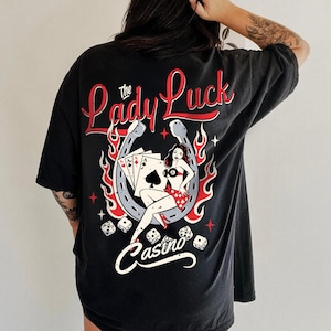 Lady Luck Casino Tee unisexe Comfort Colors® Trendy Lucky Shirt chemise de cartes à jouer vintage cow-girl esthétique Western Grunge fer à cheval avant-gardiste