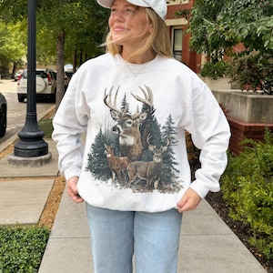 Suéter vintage de ciervo, estilo cabaña de los años 90, gráfico de la vieja escuela, estilo abuelo, rústico, bosque, naturaleza, cuello redondo, sudadera con animales para amantes de la naturaleza White