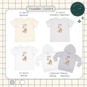 Peut inclure: T-shirts et polaires &agrave; capuche pour tout-petits en couleurs naturel, gris chin&eacute; et blanc. Les t-shirts pr&eacute;sentent un motif de tigre portant une combinaison spatiale et chevauchant une fus&eacute;e. Le texte "FUTURE ASTRONAUT" est imprim&eacute; sur les t-shirts.