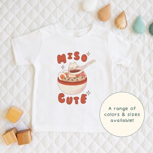 Miso Cute | Cute Children&#39;s T-Shirt Miso Broth Ramen With Cat Foodie Themed Gift For Kids & Asian-Food Lover Short Sleeve Cute Baby Onesie®