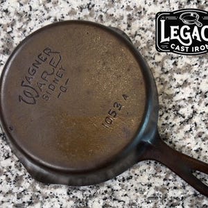 Padella in ghisa Wagner Ware Sidney O #3 1053 con fondo liscio, restaurata.