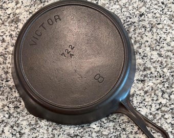 Griswold Victor #8 Gusseisenpfanne 722 Heat Ring Restauriert