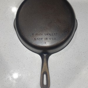 Fully Restored Unmarked Wagner Ware 5 Cast Iron Skillet image 5