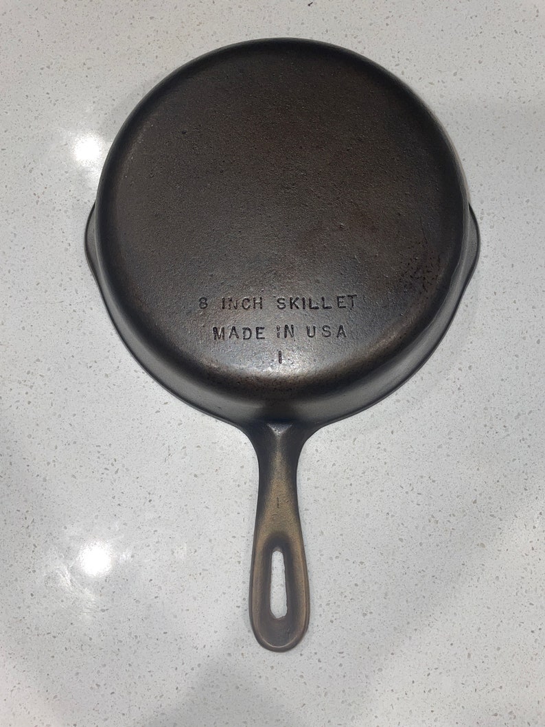 Fully Restored Unmarked Wagner Ware 5 Cast Iron Skillet image 5