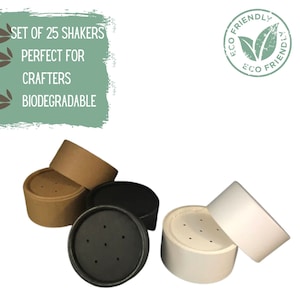 Peut inclure: Ensemble de 25 shakers en papier biodégradable en brun, noir et blanc. Les shakers ont de petits trous en haut. Le texte "Set of 25 Shakers, Perfect for Crafters, Biodegradable" est visible sur l'image. Le texte "Eco Friendly" est dans un cercle avec un motif de feuille verte.