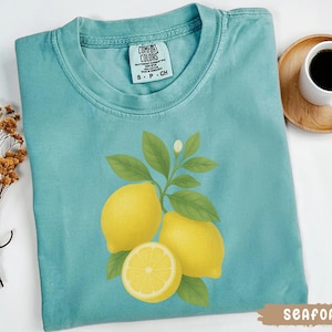 Lemon Botanical T-Shirt – Vibrant Citruscore Fruit Tee – Aesthetic Yellow Lemon Shirt for Women – Summer Garden Graphic Top