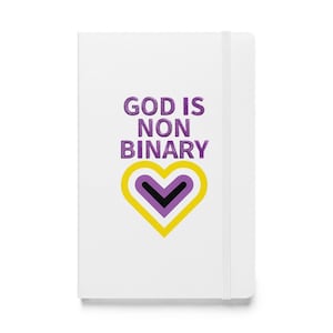 Puede incluir: Una libreta blanca con un símbolo de corazón amarillo y morado y el texto "GOD IS NON BINARY" en morado.