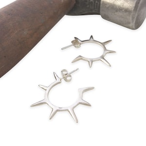 Silber Sunburst Hoop Ohrringe - Sterling Spike Creolen - Kleine Spiky Post Ohrringe