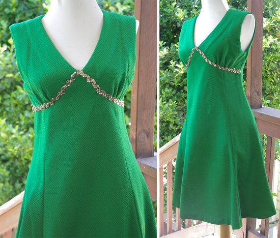 SHAMROCK 1960's 70's Vintage MOD Bright Green Sle… - image 1