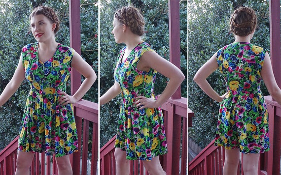 SUMMER Flowers 1990's Vintage Flirty Colorful Gre… - image 2