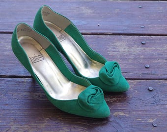 EMERALD Suede 1980&#39;s Vintage Green &quot;Betsy&quot; Suede Leather High Heels w/ Knots // by AXIOM // size 5.5 M