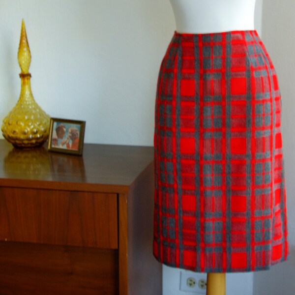 Hot TOMATO 1950's 60's Vintage Plaid Wool Skirt in Red and Gray size Medium