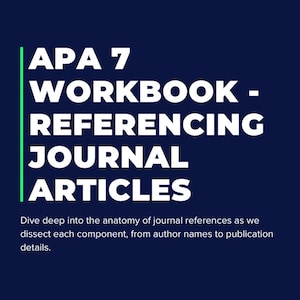 Könnte beinhalten: Eine blaue und weiße Grafik mit dem Text "APA 7 WORKBOOK - REFERENCING JOURNAL ARTICLES". Der Text ist in fetter weißer Schrift. Die Grafik hat eine grüne vertikale Linie auf der linken Seite. Der Text unter der Grafik lautet "Tauchen Sie tief ein in die Anatomie von Zeitschriftenreferenzen, indem Sie jede Komponente von Autorennamen bis zu Publikationsdetails zerlegen."