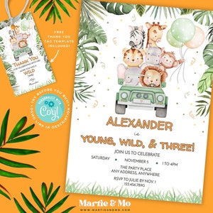 Könnte beinhalten: Ein grüner Jeep mit einer Gruppe von Dschungeltieren, darunter ein Zebra, eine Giraffe, ein Tiger, ein Flusspferd, ein Affe und ein Löwe, fährt durch einen Dschungel. Der Jeep hat grüne Ballons, die an der Rückseite befestigt sind. Der Text "Alexander is Young, Wild, & Three!" ist in orangefarbenen und grünen Buchstaben geschrieben. Der Text "Join us to celebrate Saturday, November 5, 1 to 4pm" ist in schwarzen Buchstaben geschrieben. Der Text "The party place, any address, anywhere" ist in schwarzen Buchstaben geschrieben. Der Text "RSVP to Julie by Nov. 1, 123.456.7890" ist in schwarzen Buchstaben geschrieben. Der Text "Martie & Mo, www.martieandmo.com" ist in schwarzen Buchstaben geschrieben.