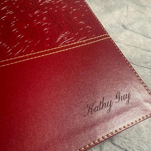 Personalisierte Bibel, NKJV Studienbibel, Lederweich, Rot, Vollfarbe, Komfortdruck: Die komplette Ressource für das Studium von Gottes Wort